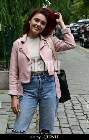 Lidia Santangelo aka Chiara am Set bei Dreharbeiten zur Reality-Daily-Soap `Berlin - Tag und Nacht`am Paul-Lincke-Ufer. Berlin, 29.08.2022 Stockfoto